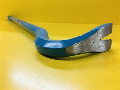 crowbar slotted claw